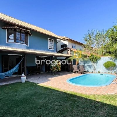 Casa com 340m², 3 quartos (sendo 1 suíte), 2 garagens, no bairro Rio Tavares em Florianópolis