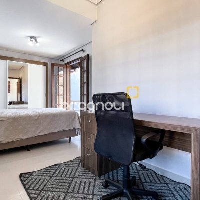 Casa com 340m², 3 quartos (sendo 1 suíte), 2 garagens, no bairro Rio Tavares em Florianópolis