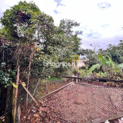 Terreno com 756m², no bairro Vargem Grande em Florianópolis