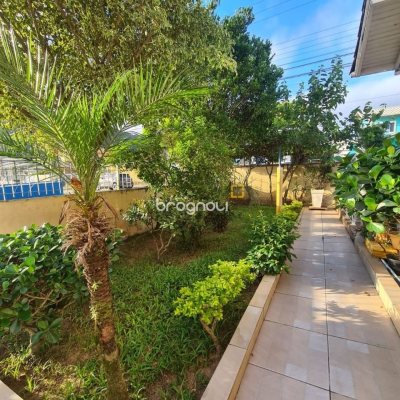 Casa com 120m², 3 quartos (sendo 1 suíte), 2 garagens, no bairro Rio Vermelho em Florianópolis