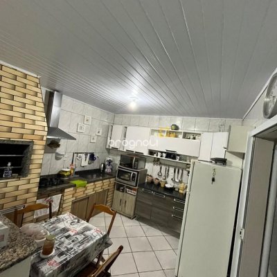 Casa com 120m², 3 quartos (sendo 1 suíte), 2 garagens, no bairro Rio Vermelho em Florianópolis