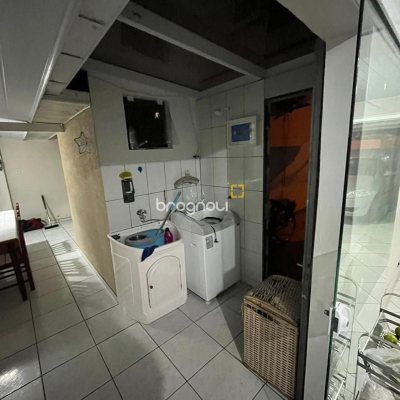 Casa com 120m², 3 quartos (sendo 1 suíte), 2 garagens, no bairro Rio Vermelho em Florianópolis
