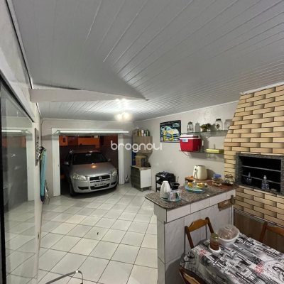 Casa com 120m², 3 quartos (sendo 1 suíte), 2 garagens, no bairro Rio Vermelho em Florianópolis