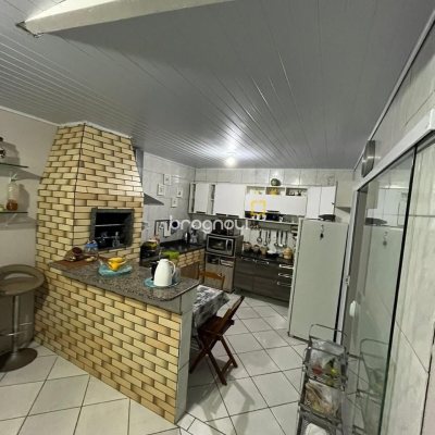 Casa com 120m², 3 quartos (sendo 1 suíte), 2 garagens, no bairro Rio Vermelho em Florianópolis