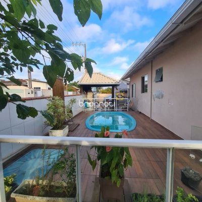 Casa com 120m², 3 quartos (sendo 1 suíte), 2 garagens, no bairro Rio Vermelho em Florianópolis