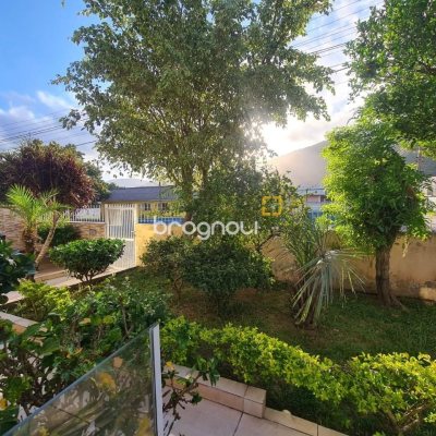 Casa com 120m², 3 quartos (sendo 1 suíte), 2 garagens, no bairro Rio Vermelho em Florianópolis