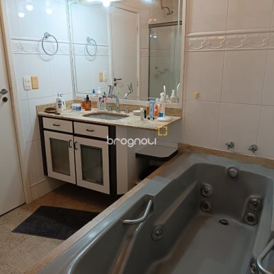 Apartamento com 178m², 4 quartos (sendo 1 suíte), 2 garagens, no bairro Agronômica em Florianópolis