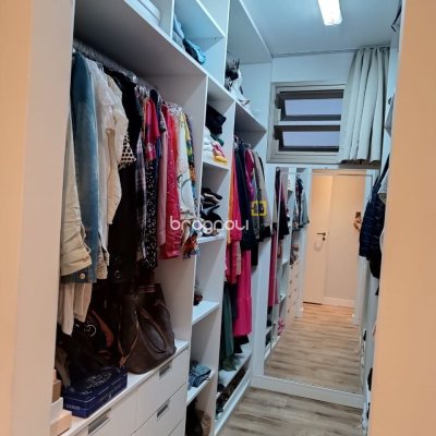 Apartamento com 178m², 4 quartos (sendo 1 suíte), 2 garagens, no bairro Agronômica em Florianópolis