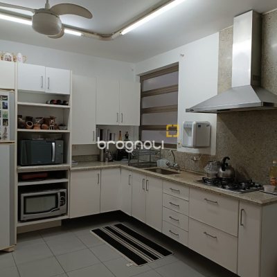 Apartamento com 178m², 4 quartos (sendo 1 suíte), 2 garagens, no bairro Agronômica em Florianópolis