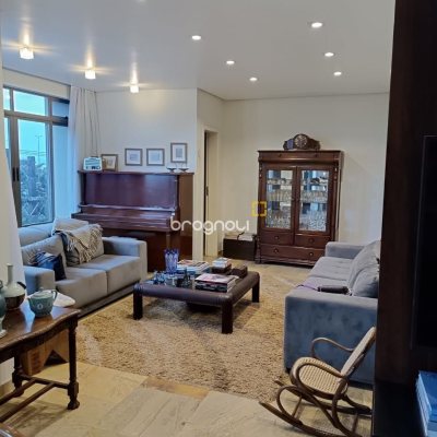 Apartamento com 178m², 4 quartos (sendo 1 suíte), 2 garagens, no bairro Agronômica em Florianópolis