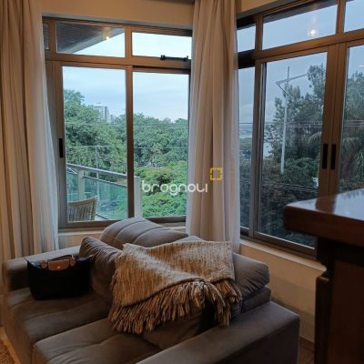 Apartamento com 178m², 4 quartos (sendo 1 suíte), 2 garagens, no bairro Agronômica em Florianópolis