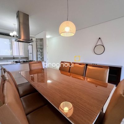 Apartamento com 144m², 4 quartos (sendo 4 suítes), 3 garagens, no bairro Jurerê Internacional em Florianópolis