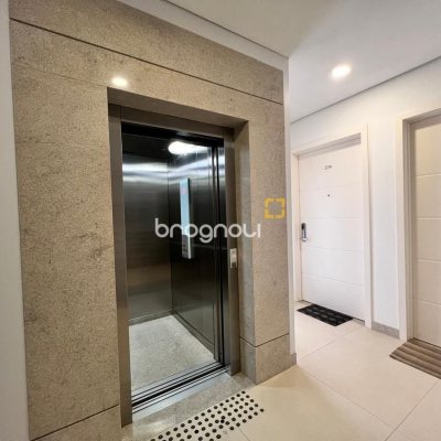 Apartamento com 144m², 4 quartos (sendo 4 suítes), 3 garagens, no bairro Jurerê Internacional em Florianópolis
