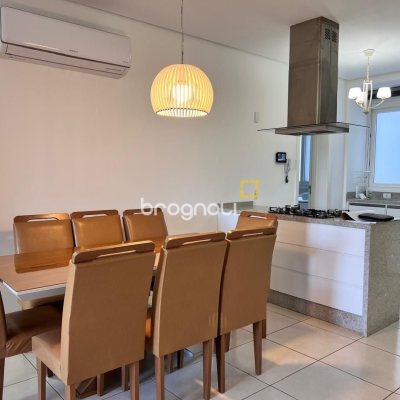 Apartamento com 144m², 4 quartos (sendo 4 suítes), 3 garagens, no bairro Jurerê Internacional em Florianópolis