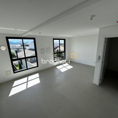 Studio com 32m², 1 quarto, 1 garagem, no bairro Ribeirão da Ilha em Florianópolis