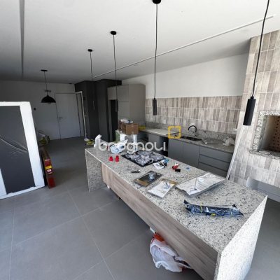 Studio com 32m², 1 quarto, 1 garagem, no bairro Ribeirão da Ilha em Florianópolis