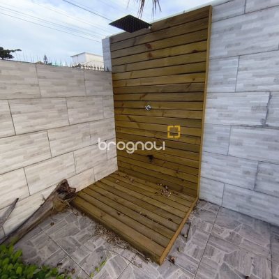 Casa com 190m², 4 quartos (sendo 1 suíte), 4 garagens, no bairro Campeche em Florianópolis