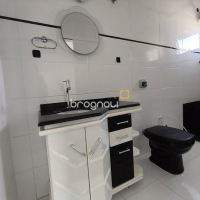 Casa com 190m², 4 quartos (sendo 1 suíte), 4 garagens, no bairro Campeche em Florianópolis
