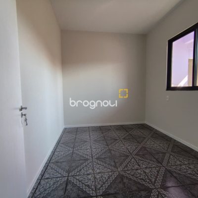 Casa com 190m², 4 quartos (sendo 1 suíte), 4 garagens, no bairro Campeche em Florianópolis