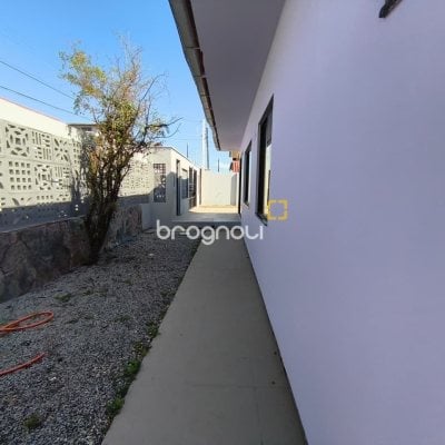 Casa com 190m², 4 quartos (sendo 1 suíte), 4 garagens, no bairro Campeche em Florianópolis