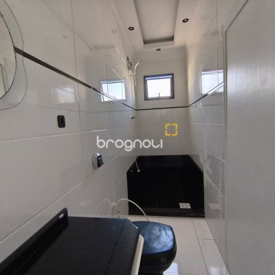 Casa com 190m², 4 quartos (sendo 1 suíte), 4 garagens, no bairro Campeche em Florianópolis
