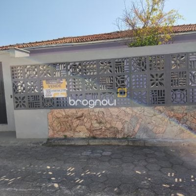 Casa com 190m², 4 quartos (sendo 1 suíte), 4 garagens, no bairro Campeche em Florianópolis
