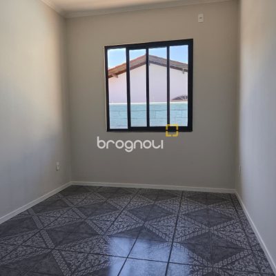 Casa com 190m², 4 quartos (sendo 1 suíte), 4 garagens, no bairro Campeche em Florianópolis
