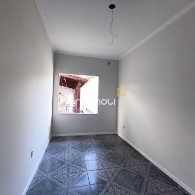 Casa com 190m², 4 quartos (sendo 1 suíte), 4 garagens, no bairro Campeche em Florianópolis