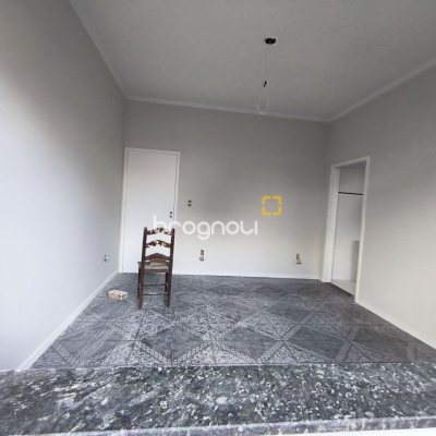 Casa com 190m², 4 quartos (sendo 1 suíte), 4 garagens, no bairro Campeche em Florianópolis