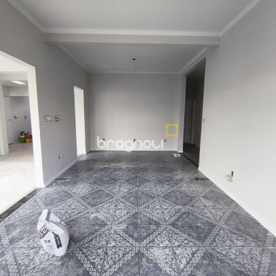 Casa com 190m², 4 quartos (sendo 1 suíte), 4 garagens, no bairro Campeche em Florianópolis