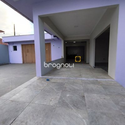 Casa com 190m², 4 quartos (sendo 1 suíte), 4 garagens, no bairro Campeche em Florianópolis