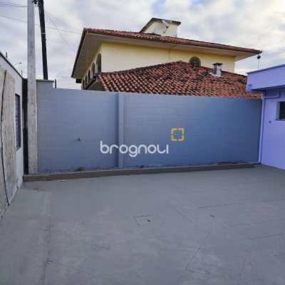 Casa com 190m², 4 quartos (sendo 1 suíte), 4 garagens, no bairro Campeche em Florianópolis