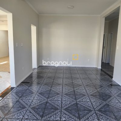 Casa com 190m², 4 quartos (sendo 1 suíte), 4 garagens, no bairro Campeche em Florianópolis