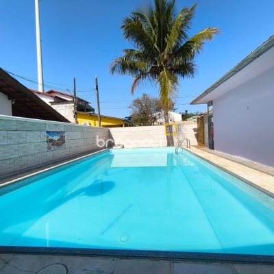 Casa com 190m², 4 quartos (sendo 1 suíte), 4 garagens, no bairro Campeche em Florianópolis