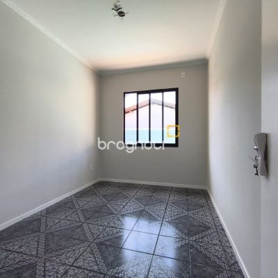 Casa com 190m², 4 quartos (sendo 1 suíte), 4 garagens, no bairro Campeche em Florianópolis