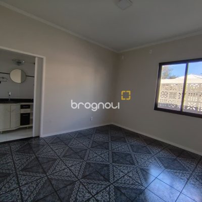 Casa com 190m², 4 quartos (sendo 1 suíte), 4 garagens, no bairro Campeche em Florianópolis