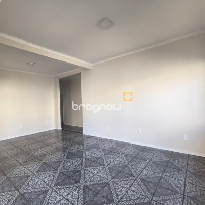 Casa com 190m², 4 quartos (sendo 1 suíte), 4 garagens, no bairro Campeche em Florianópolis