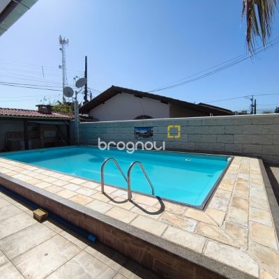 Casa com 190m², 4 quartos (sendo 1 suíte), 4 garagens, no bairro Campeche em Florianópolis