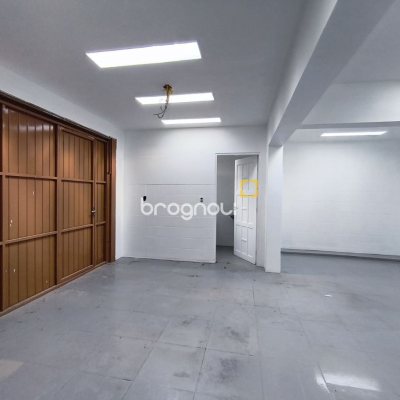 Casa com 190m², 4 quartos (sendo 1 suíte), 4 garagens, no bairro Campeche em Florianópolis