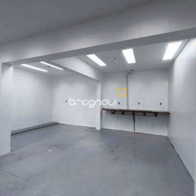 Casa com 190m², 4 quartos (sendo 1 suíte), 4 garagens, no bairro Campeche em Florianópolis