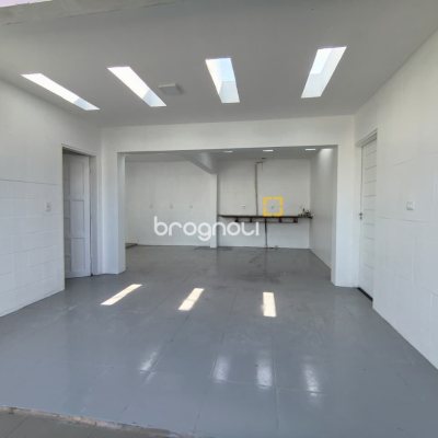 Casa com 190m², 4 quartos (sendo 1 suíte), 4 garagens, no bairro Campeche em Florianópolis