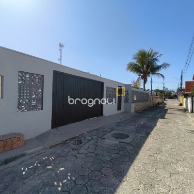 Casa com 190m², 4 quartos (sendo 1 suíte), 4 garagens, no bairro Campeche em Florianópolis