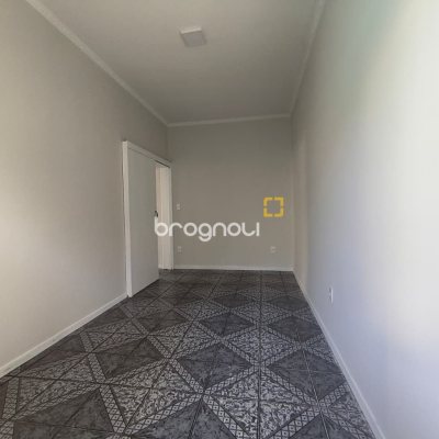 Casa com 190m², 4 quartos (sendo 1 suíte), 4 garagens, no bairro Campeche em Florianópolis