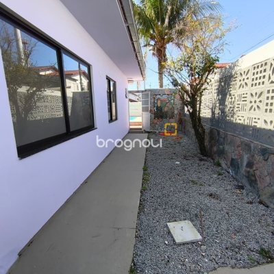 Casa com 190m², 4 quartos (sendo 1 suíte), 4 garagens, no bairro Campeche em Florianópolis