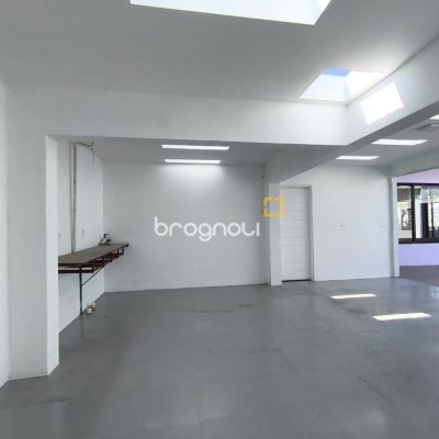 Casa com 190m², 4 quartos (sendo 1 suíte), 4 garagens, no bairro Campeche em Florianópolis