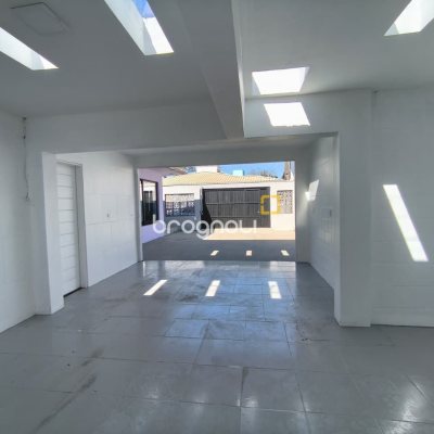Casa com 190m², 4 quartos (sendo 1 suíte), 4 garagens, no bairro Campeche em Florianópolis