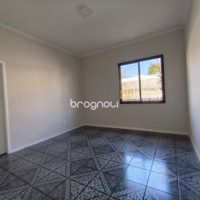 Casa com 190m², 4 quartos (sendo 1 suíte), 4 garagens, no bairro Campeche em Florianópolis