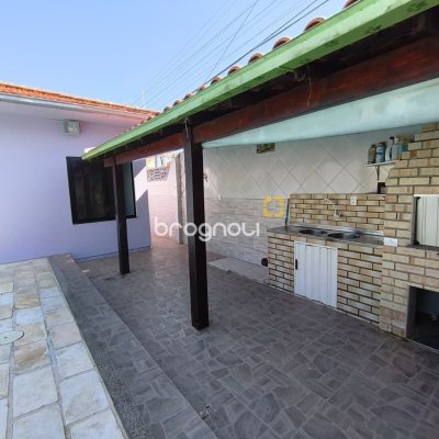Casa com 190m², 4 quartos (sendo 1 suíte), 4 garagens, no bairro Campeche em Florianópolis
