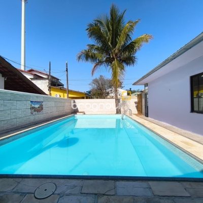 Casa com 190m², 4 quartos (sendo 1 suíte), 4 garagens, no bairro Campeche em Florianópolis