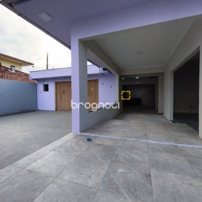 Casa com 190m², 4 quartos (sendo 1 suíte), 4 garagens, no bairro Campeche em Florianópolis